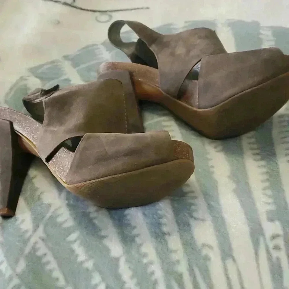 Heels by Nine West.  Sz 8. - Picture 5 of 6